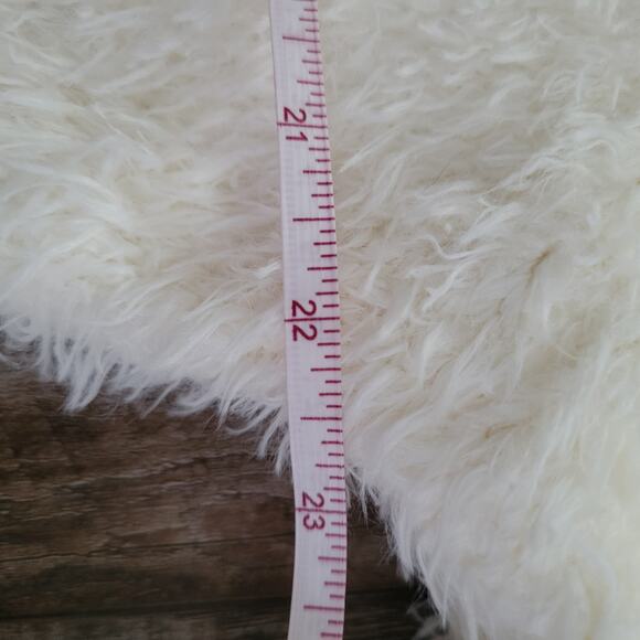 Love Tree White Fluffy Cropped Sweater Women’s Size L | Soft Shag Crewneck - Picture 6 of 9